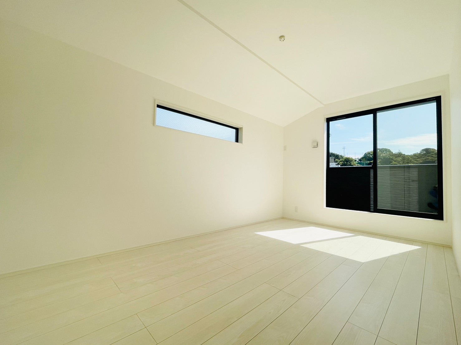 居室・リビング　バルコニー側7.5帖洋室