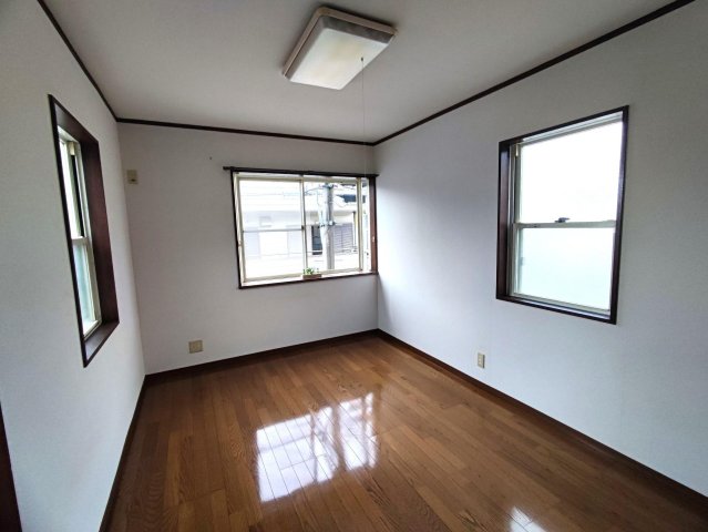 眺望　出窓と収納たっぷり洋室A