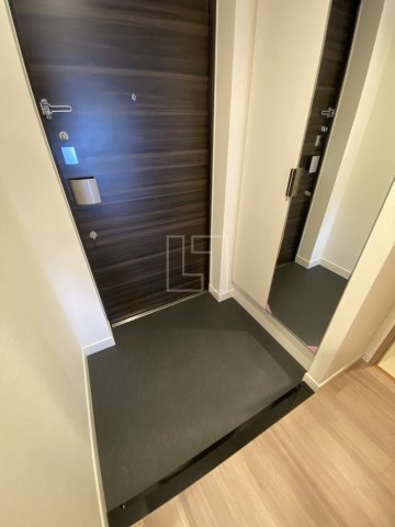 玄関　プレサンス心斎橋ニスト　玄関