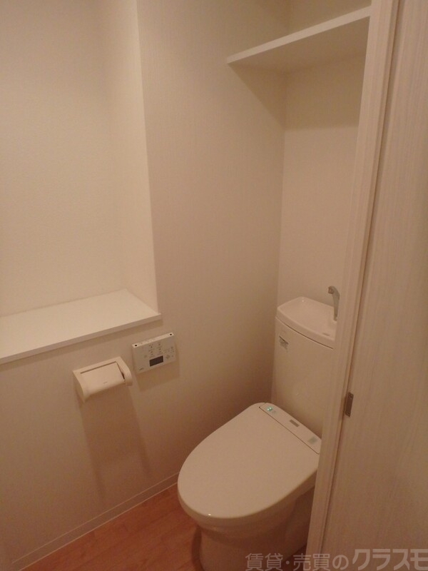 トイレ　温水洗浄便座付きトイレです♪