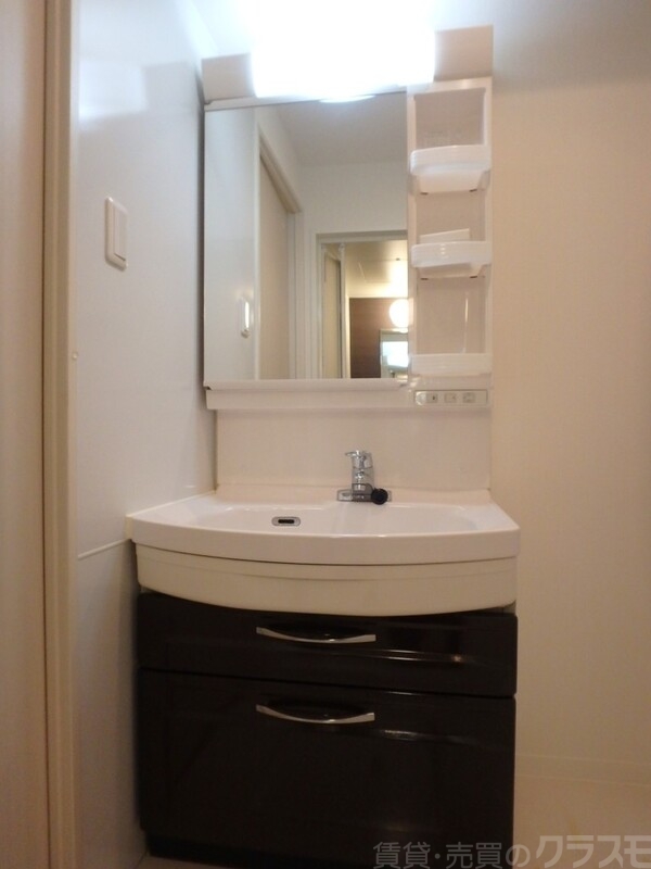 洗面設備　大型洗面台で朝の支度もバッチリです！！