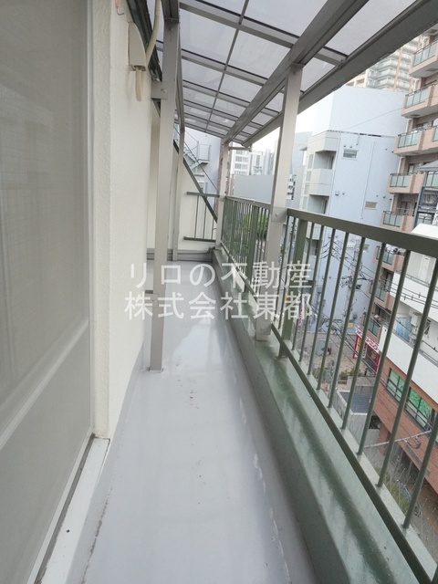 バルコニー　バルコニー付！お天気のいい日は洗濯物も気持ちよく干せますね！