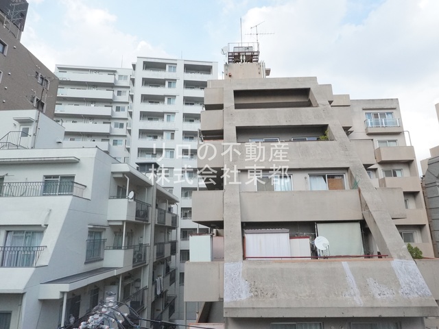 眺望　バルコニーからの景色です！圧迫感がないので暮らしやすい♪