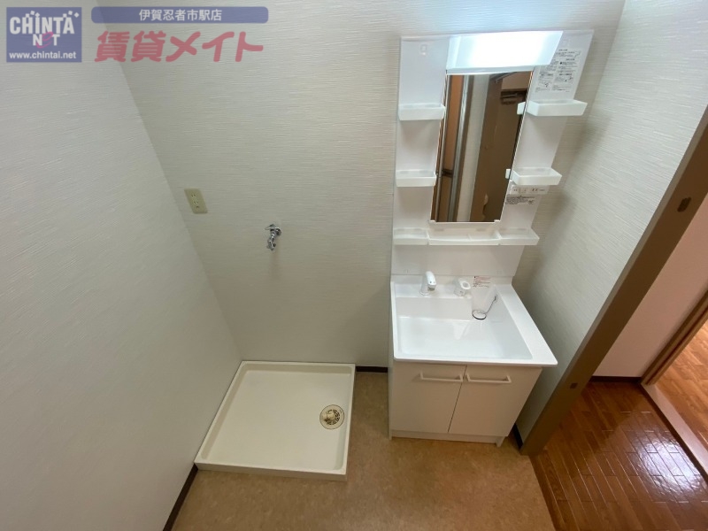 洗面設備　別部屋の写真となります。