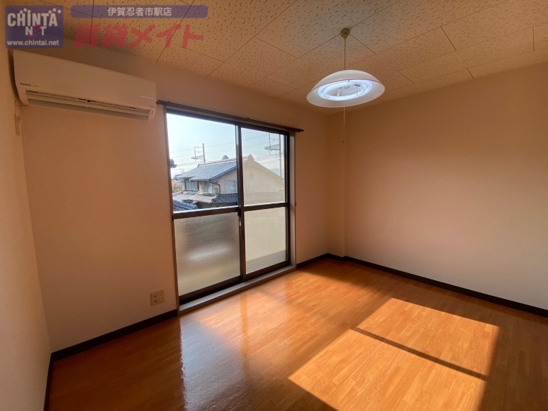 居室・リビング　別部屋の写真となります。