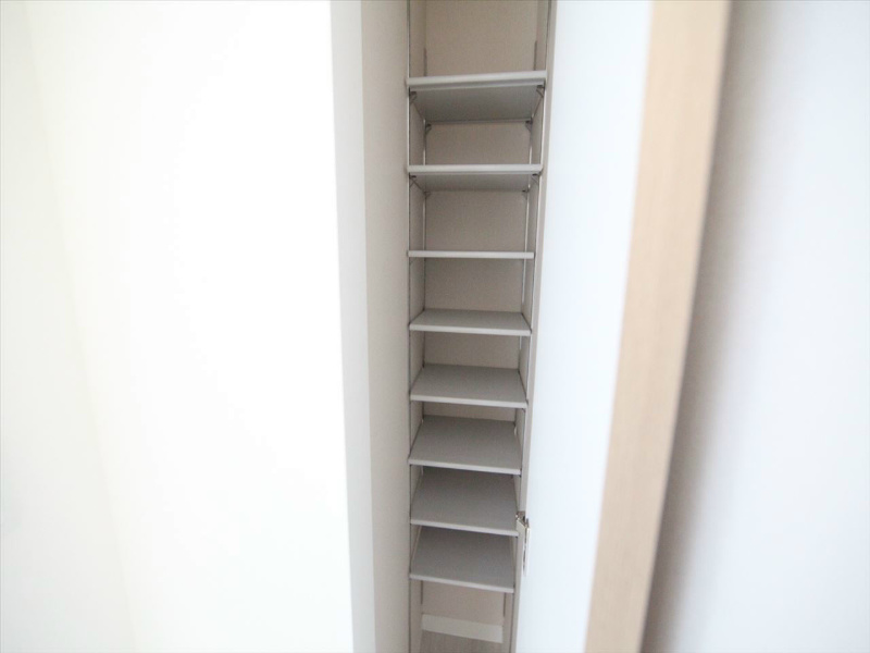 玄関　玄関　シューズボックス付（収納充実してます）