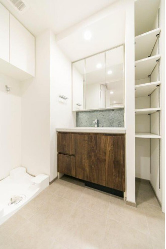 洗面設備　※写真は同タイプ住戸です。