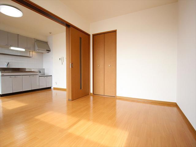 居室・リビング　松山市竹原　サンライト竹原　洋室６帖