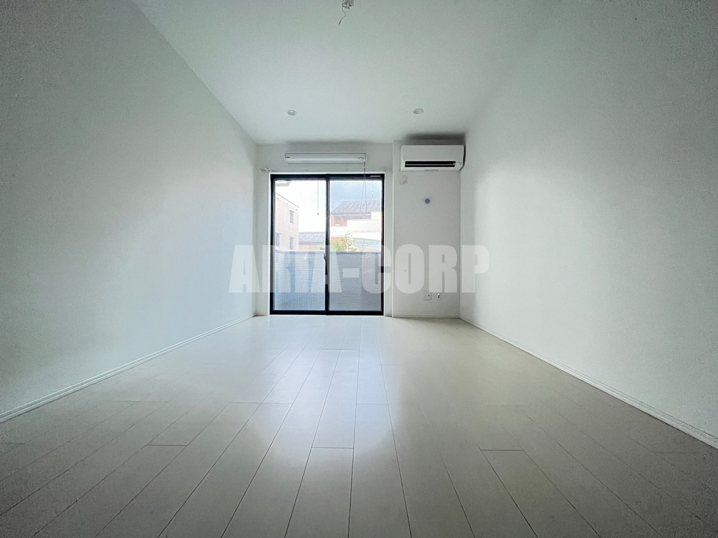 居室・リビング　広々としたお洒落な空間！レイアウトに困らない広さです♪