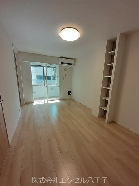 居室・リビング　フローリングの室内です。