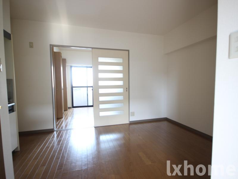 居室・リビング　こちらの居間で趣味の時間をお楽しみください