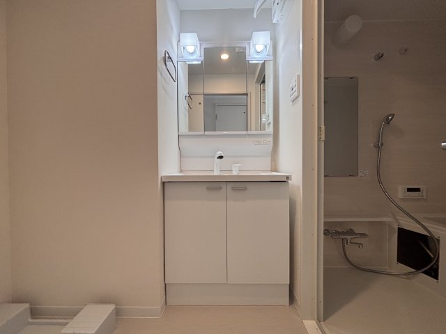 洗面設備　綺麗な洗面所です。