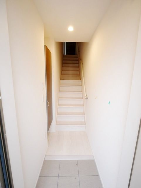 居室・リビング　★室内階段です★