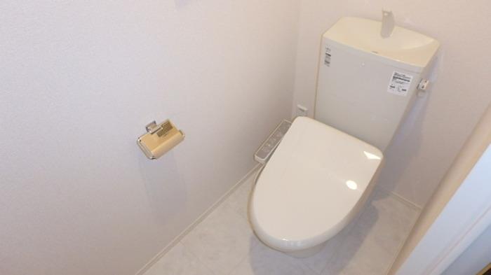 トイレ　温水洗浄暖房便座付トイレ