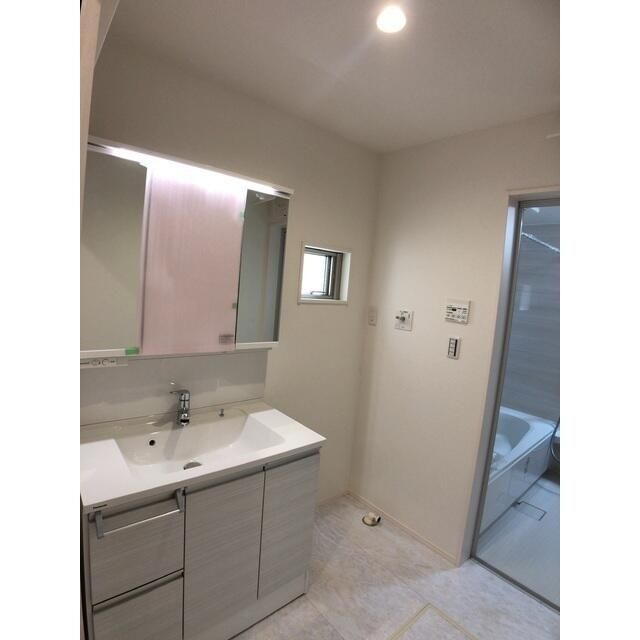 洗面設備　脱衣スペースもあります