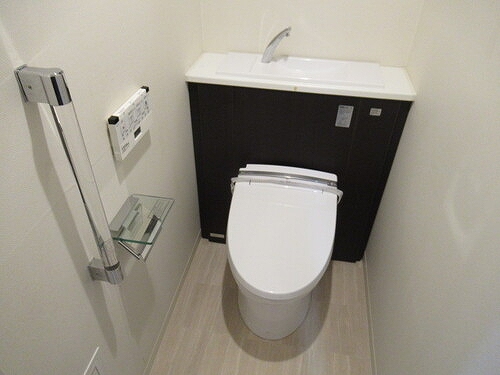 トイレ　洗浄便座付きトイレ