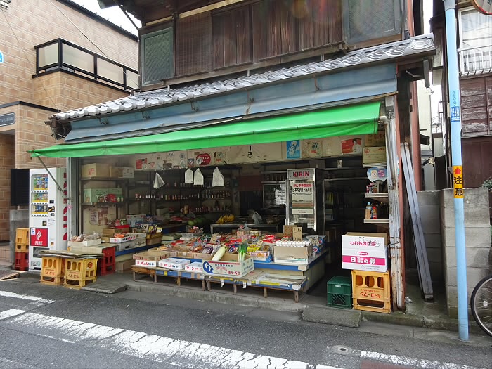 その他　八百屋（その他）まで327m