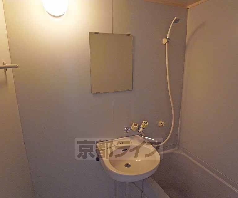 洗面設備　綺麗な洗面所です。