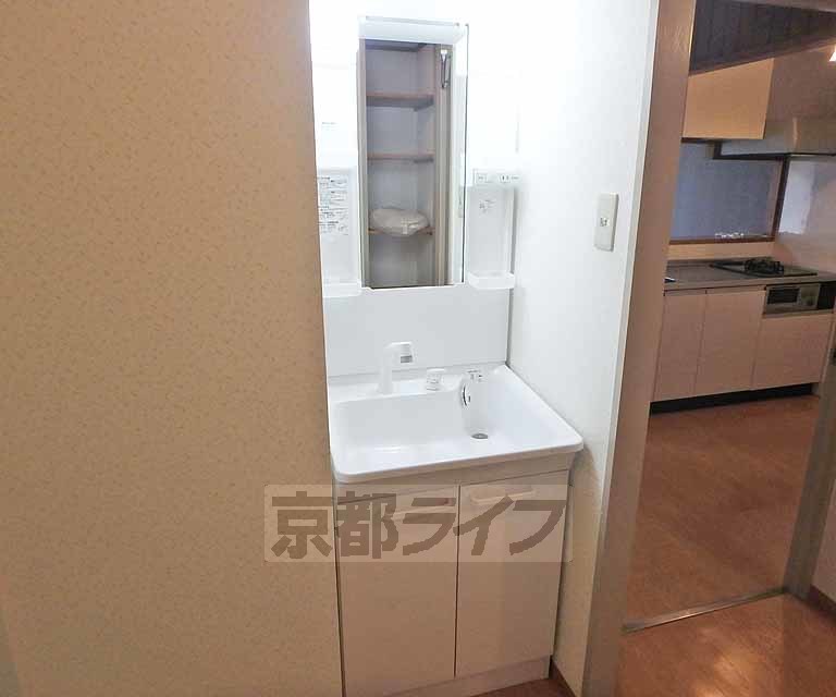 洗面設備　朝の支度はこちらでどうぞ