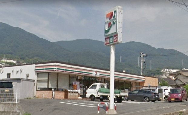 コンビニ　セブンイレブン 呉市本通8丁目店（コンビニ）まで156m
