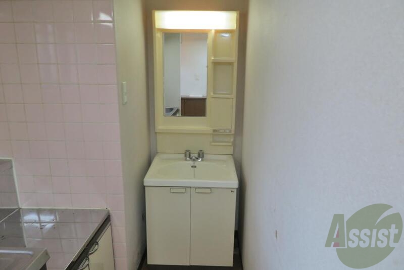 洗面設備　洗面化粧台は毎日の身だしなみに活躍する設備ですよね