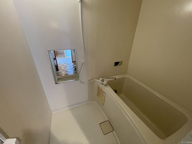 バス・シャワールーム　追い炊き機能付きの浴槽。