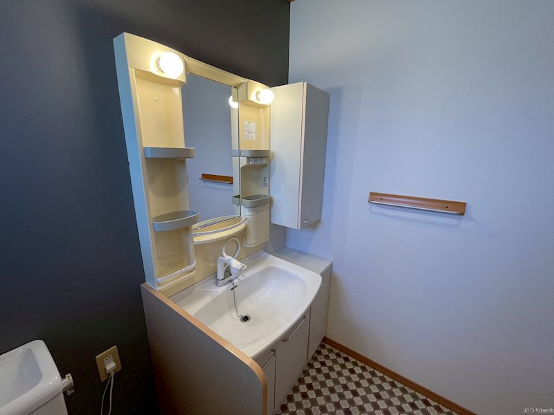 洗面設備　使い勝手の良い洗面化粧台。