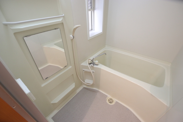 バス・シャワールーム　経済的な追い焚き機能が付いたバスルーム