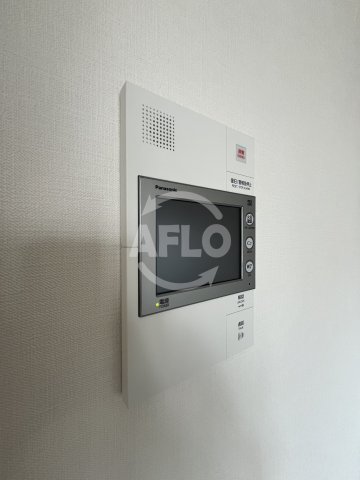セキュリティ　スプランディッド十三本町　モニター付きインターホン