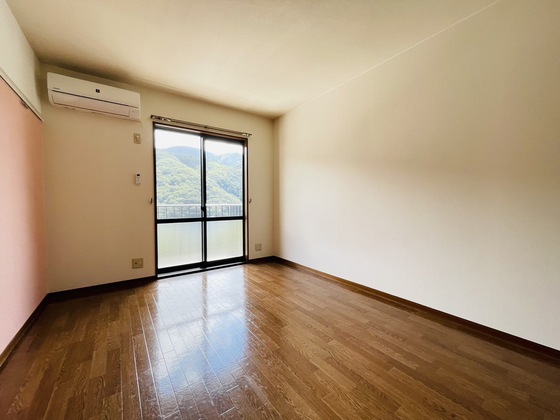 居室・リビング　※別部屋の写真です