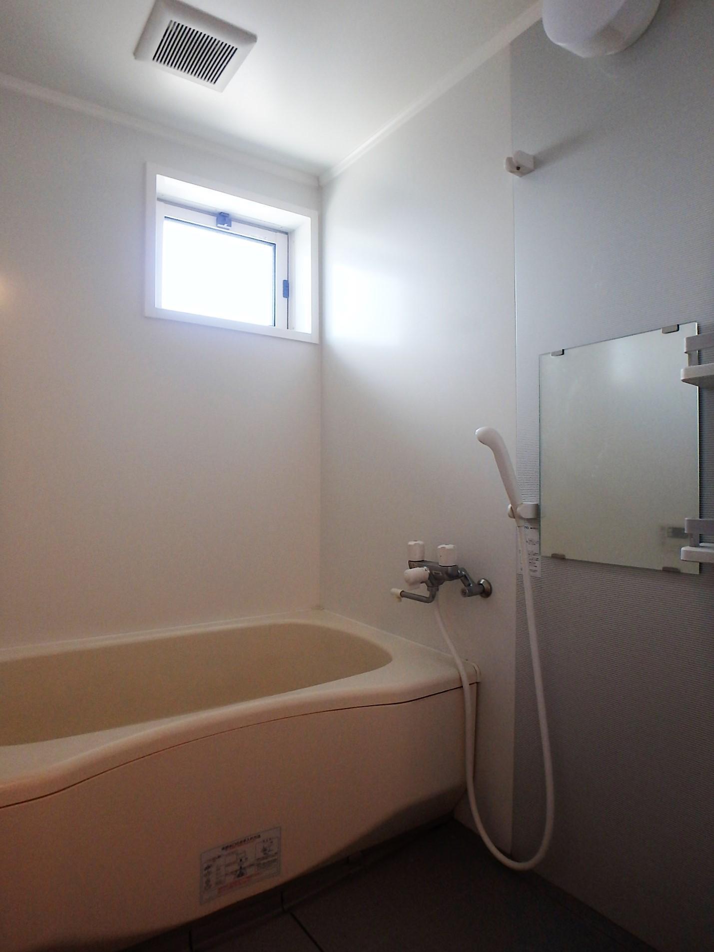 バス・シャワールーム　追い焚き機能付きのバス