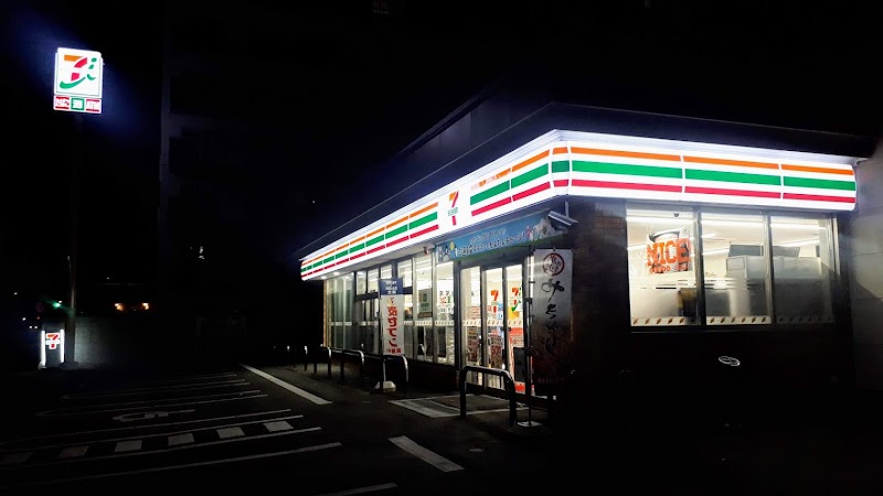 コンビニ　セブンイレブン札幌北10条東店（コンビニ）まで202m