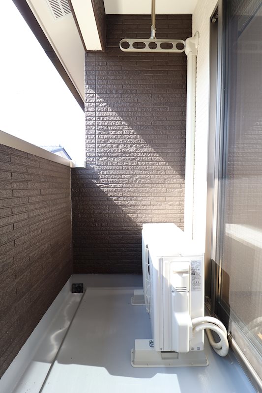 バルコニー　（イメージ）南向き住戸のため日当たり良好。