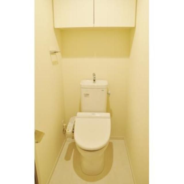 トイレ　※写真は同タイプ住戸です。