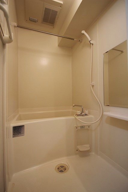 バス・シャワールーム　同物件別号室のものです。