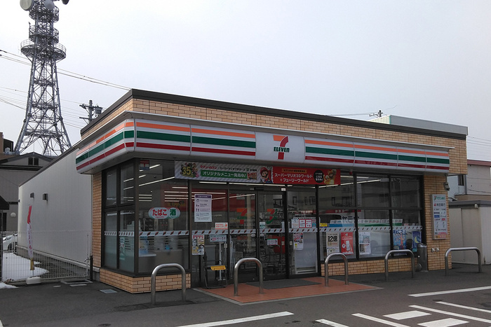 コンビニ　セブンイレブン瀬谷中屋敷１丁目店（コンビニ）まで650m