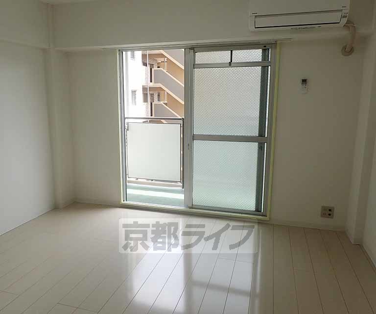 居室・リビング　白を貴重に↓綺麗なお部屋です。