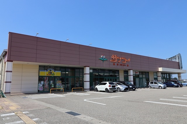 スーパー　サンコー砺波インター店（スーパー）まで304m