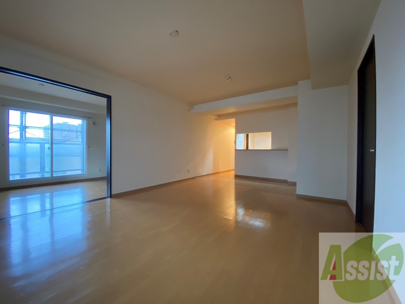 居室・リビング　広くてキレイなお部屋が広がっていて、充実した生活が送れそう。