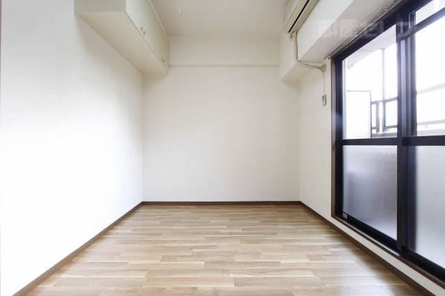 居室・リビング　※１０５号室内装写真参照