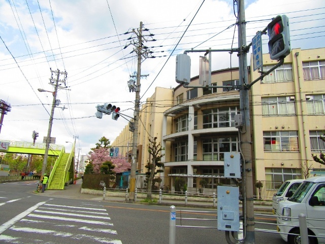 中学校　大阪市立新北野中学校（中学校）まで603m