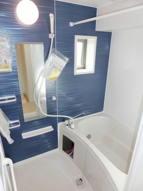 バス・シャワールーム　浴室乾燥機・追焚付きのバス。