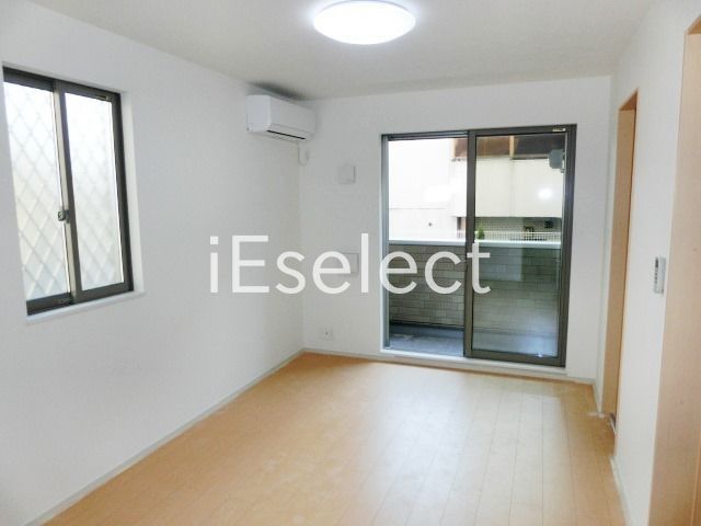 居室・リビング　２面採光の明るいお部屋です。