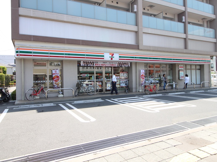 コンビニ　セブンイレブン東六郷二丁目店（コンビニ）まで540m