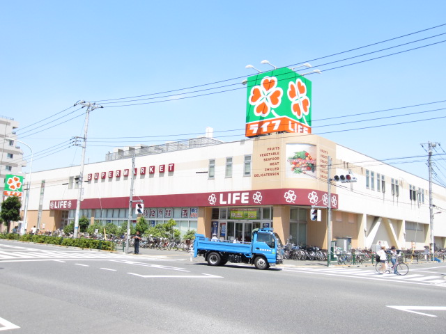スーパー　ライフ 六町駅前店（スーパー）まで261m