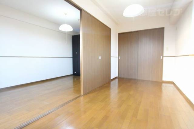 居室・リビング　仕切り移動可能です