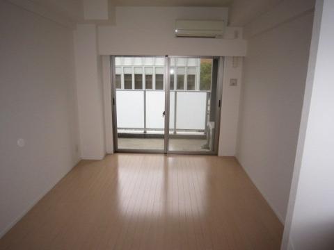 居室・リビング　室内