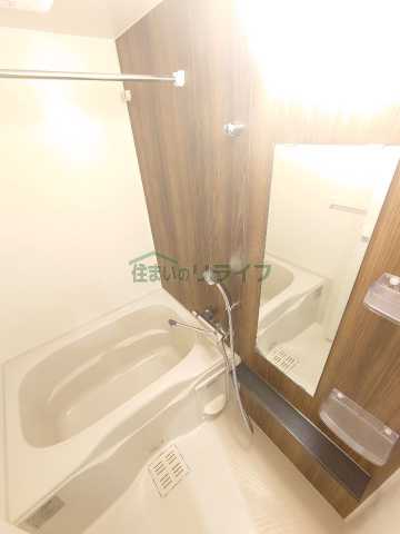 バス・シャワールーム　※参考写真　同タイプ間取りの502号室の写真となります。