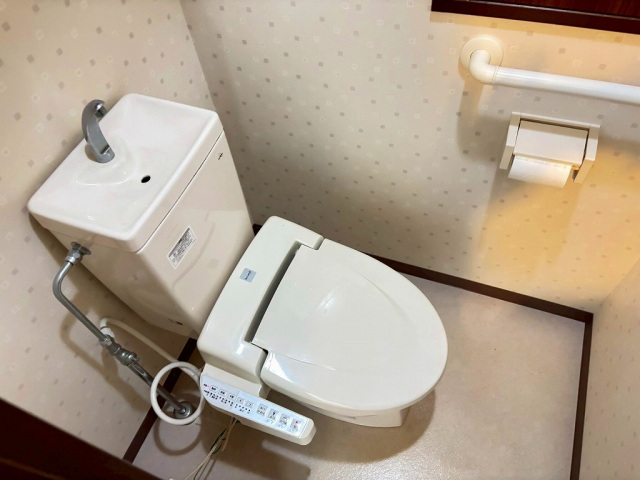 トイレ　同物件別号室の写真です。