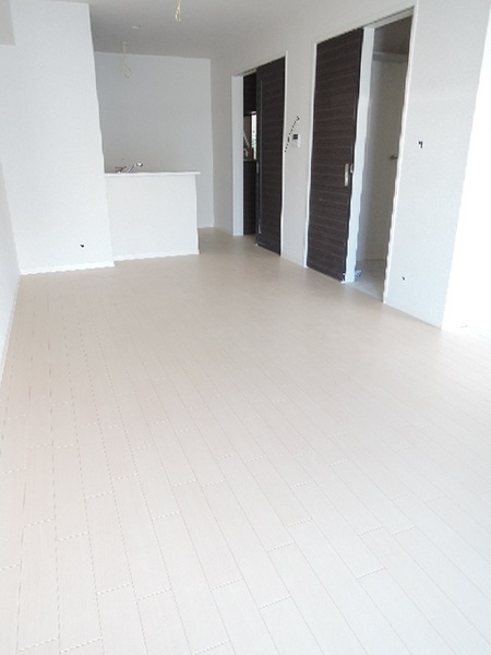 居室・リビング　こちらのリビングで趣味の時間をお楽しみください♪